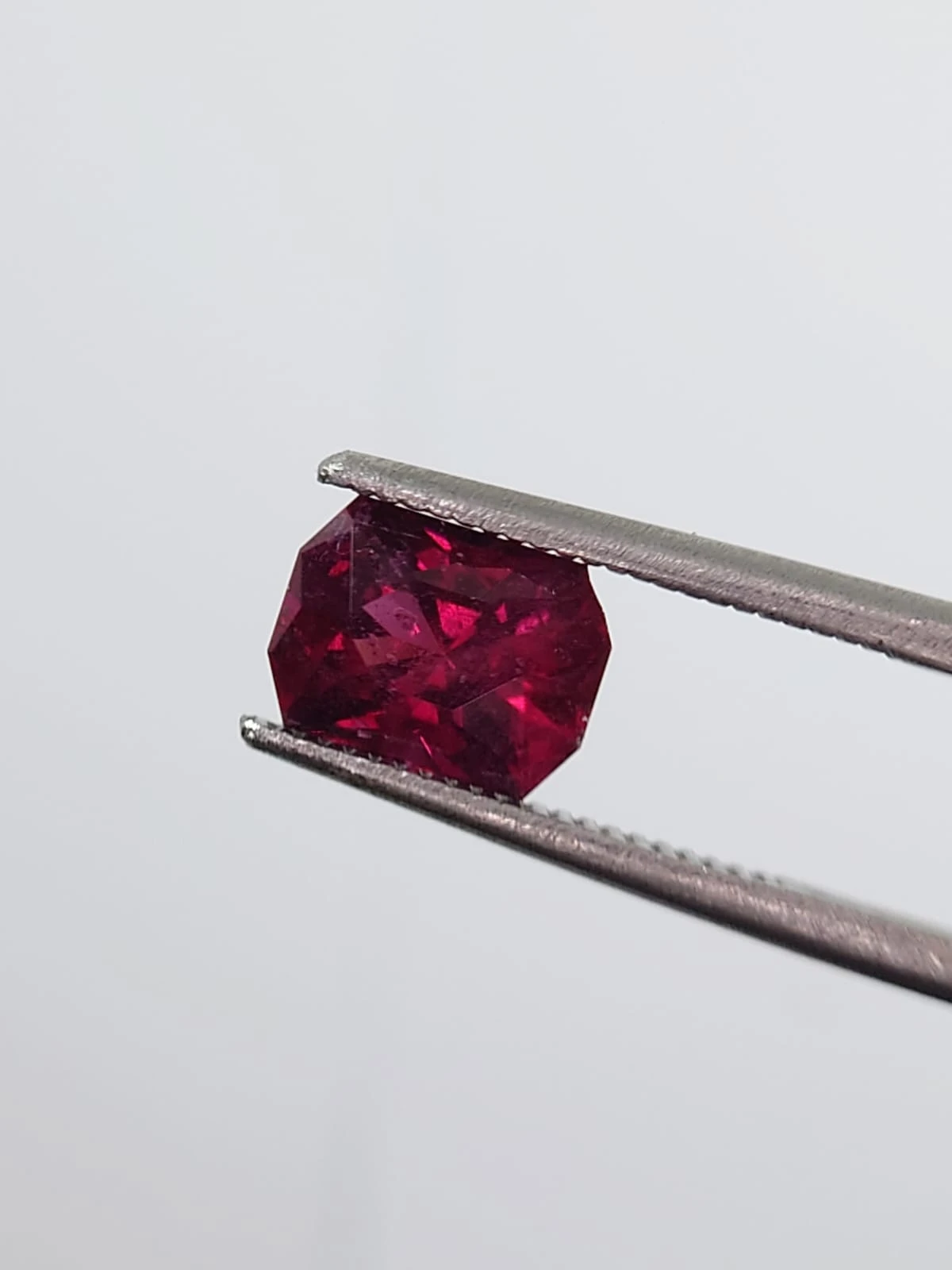 1.64ct Natural Rhodolite Garnet from Africa — view 5